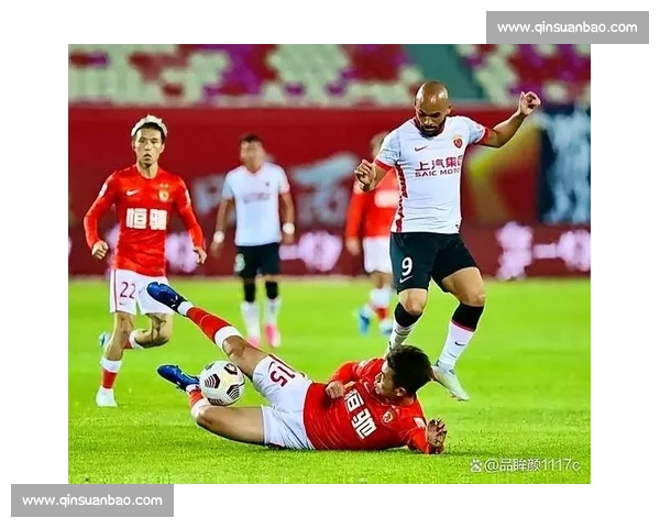 恒大对阵东方球迷情绪碰撞引发赛场内外热议风波持续发酵讨论升级